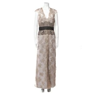 CAROLINA HERERRA | Lace Evening Gown | Neutral V-Neck Size 6 | AUTHENTICATED